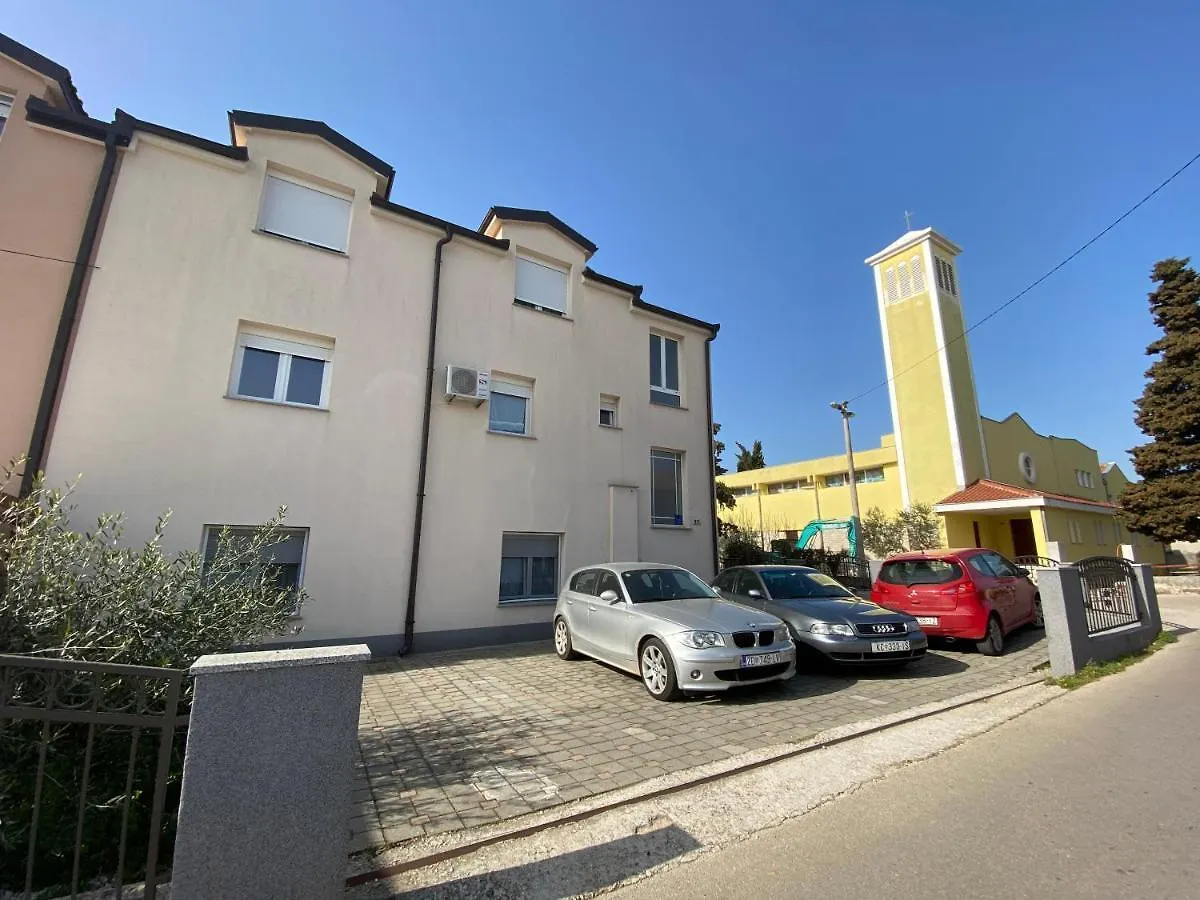 Apartmani Kristo Zara 0*,